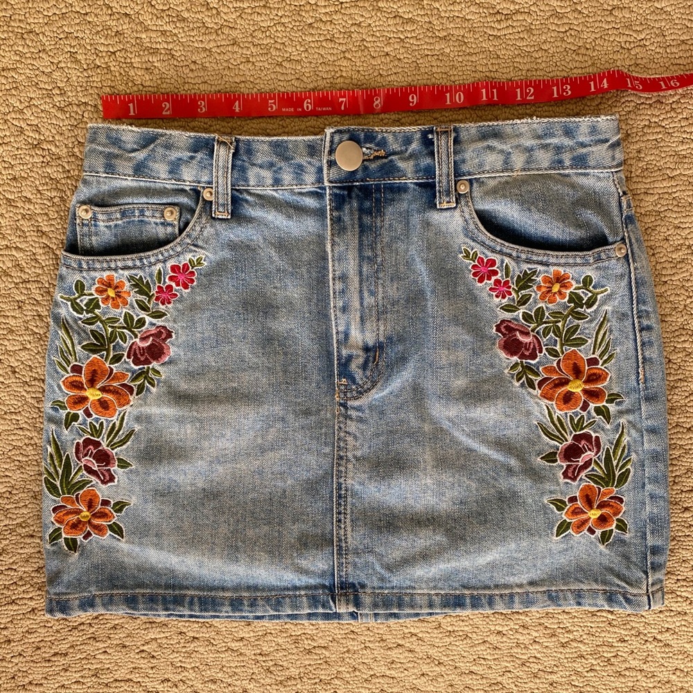 FOREVER 21 Floral Mini Denim Skirt - Picture 4 of 5